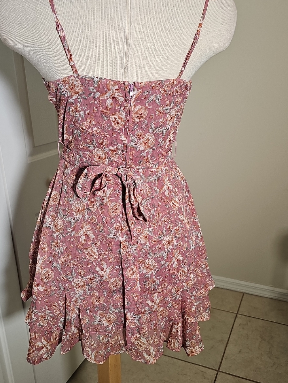 Floral Ruffle Tiered Sundress in Dusty Rose. Size Small. Lined Back Zipper. - Picture 5 of 8